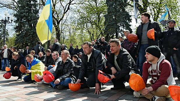 «Правый сектор» напал на протестующих шахтеров в Киеве