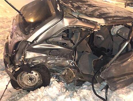 Водитель Lada Kalina повернул на "красный" и столкнулся с иномаркой в Тольятти