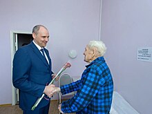 Губернатор Оренбуржья Паслер навестил ветеранов ВОВ в областном госпитале