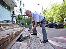 Сломанные ступеньки у подъезда жилого дома восстановили вовремя