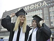 Парад выпускных продлился до самого вечера