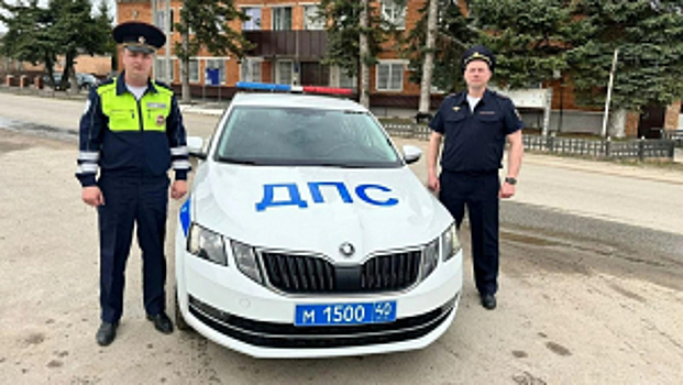 В Калужской области автоинспекторы спасли дорожного рабочего, потерявшего сознание на мосту