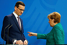 После переизбрания Меркель совершила визиты во Францию и Польшу