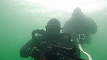 Бойцы ПДСС приняли подводный бой с диверсантами в рамках учений в Балтийске