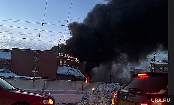 Роспотребнадзор предупредил о выбросах после пожара на рынке в Челябинске
