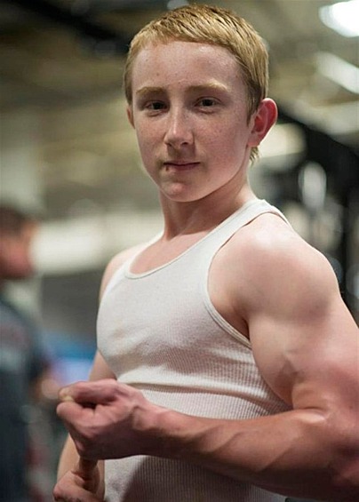 14-летний Джейк Шелленсчлягер из Балтимора поднимает вес, который превышает массу его тела более чем в два раза. 