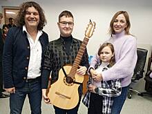 Певец исполнил мечту юного музыканта