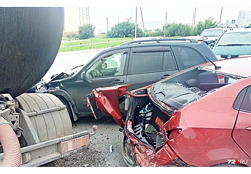 В Патрушева ассенизаторская машина, у которой отказали тормоза, протаранила шесть автомобилей