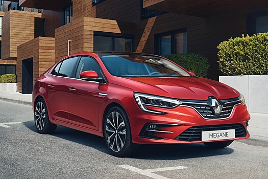 Седан Renault Megane после рестайлинга стал богаче и обрёл новый мотор, но гибрида нет