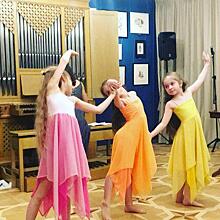 Юные танцовщицы из Останкина стали участницами органно-поэтического перфоманса