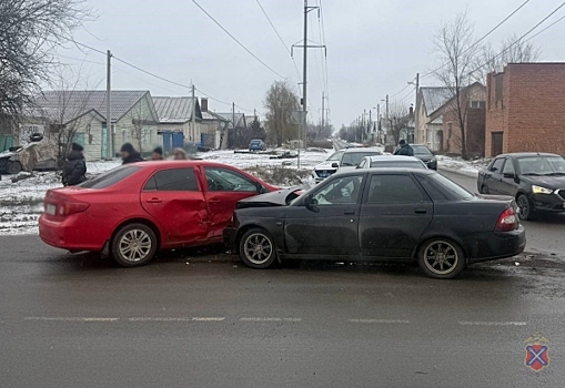 3 человека пострадали в ДТП на юге Волгограда