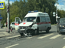 Машина скорой помощи попала в ДТП на перекрестке в Нижнем Новгороде