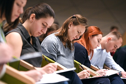 Год учебы в университете. Ученик 11 класса. Год учебы в университете. Современный студент. Высшее образование в россии мгу.