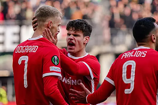 «АЗ Алкмар» в серии пенальти переиграл «Андерлехт» и вышел в полуфинал Лиги конференций