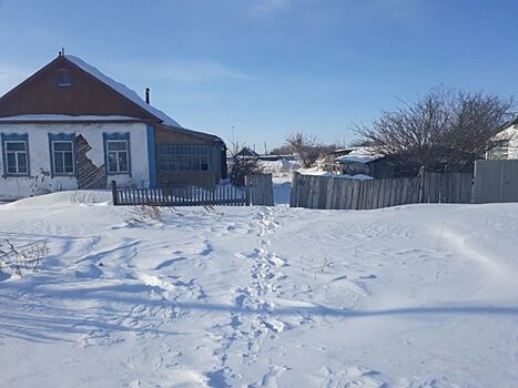 Незрячий мужчина замерзал в холодном доме в селе на севере Казахстана