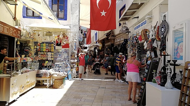 Торговцы Турции попросили решить проблемы с картами «Мир»