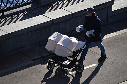 В Калуге неизвестный толкнул детскую коляску и причинил ребенку травму головы