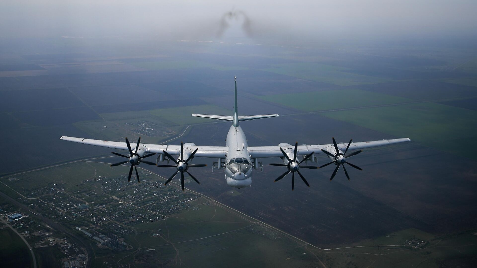 Два ракетоносца Ту-95МС выполнили полет над Баренцевым и Норвежскими морями