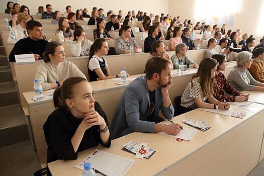 Тотальный диктант во Владивостоке читал Евгений Водолазкин