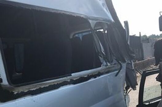 В Пермском крае лесовоз врезался в рейсовую маршрутку, полную пассажиров