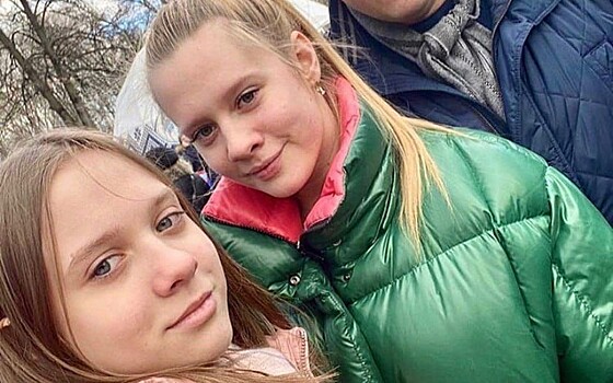 В День защиты детей Николай Любимов опубликовал фото с дочерьми