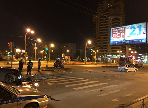 Сотрудники ДПС попали в аварию в Санкт‐Петербурге