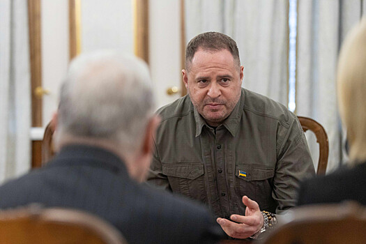 Политические игры в Киеве: ручные «маги» Ермака и «заряженные» браслеты