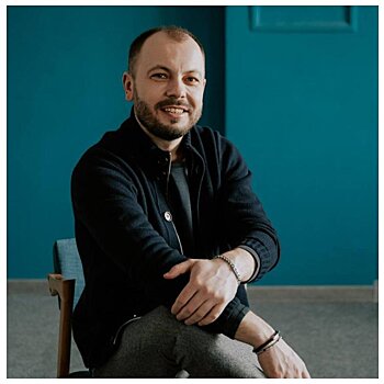 Связь поколений! Ярослав Сумишевский опубликовал снимок с отцом и сыном