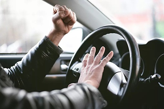 Исследование: 34% автолюбителей стали спокойнее ездить после 30 лет