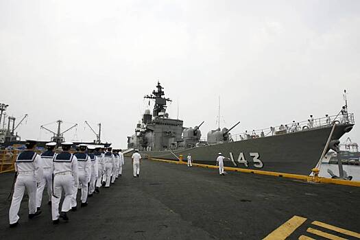 Власти Сингапура сообщили о столкновении эсминца ВМС США с танкером у берегов страны