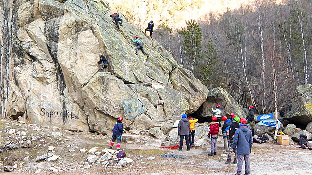 Как активистов учат выживанию в горах
