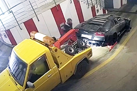 В Москве угнали 12-миллионный спорткар с охраняемой парковки