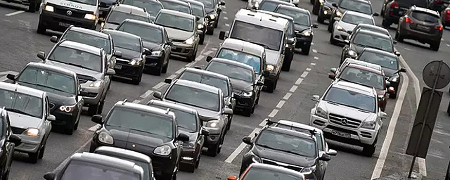 Семибалльные пробки сковали Новосибирск утром 8 ноября