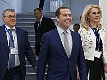 Медведев о краудфандинге: когда пытаемся все зарегулировать, выходит криво