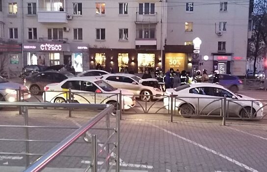 ДТП с участием четырёх машин произошло в центре Екатеринбурга