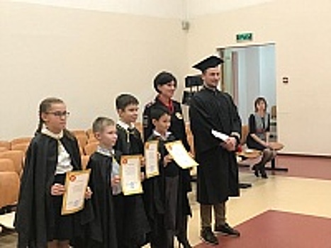 Сотрудники ГИБДД и администрация школы №2045 провели игру КВН «Я знаю ПДД!»