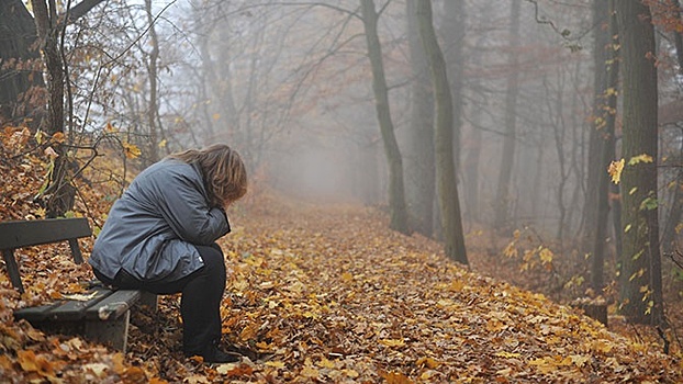 Как справиться с осенней депрессией: советы психотерапевта
