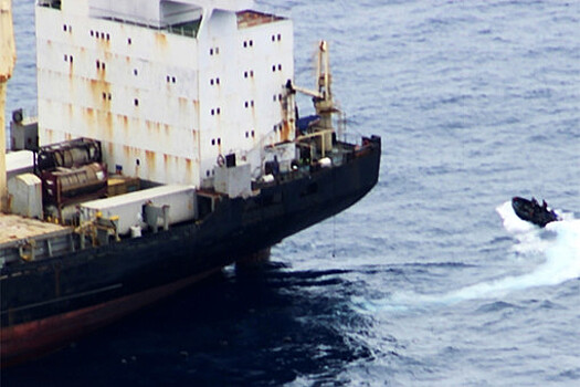 ВМС Великобритании сообщили о повреждении атакованного судна рядом с Йеменом