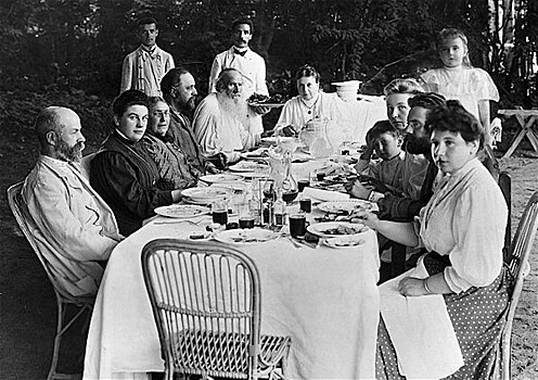12 августа - День семейных обедов