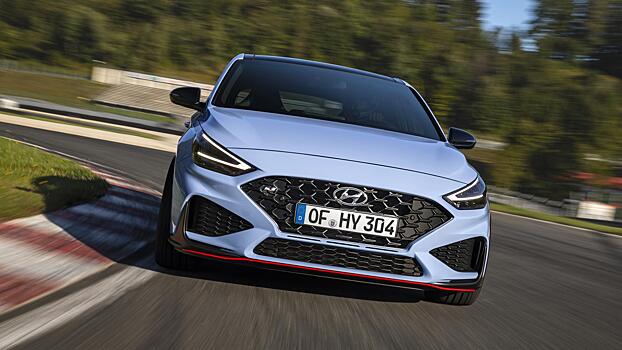 Это обновленныйHyundai i30N с подрулевыми переключателями передач