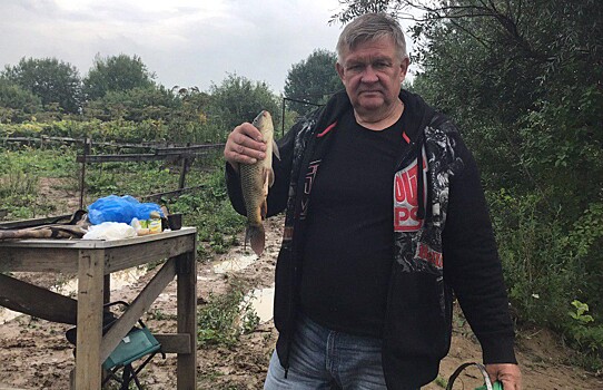 Пенсионер из Мелькисарова на самоизоляции монтирует видео о рыбалке