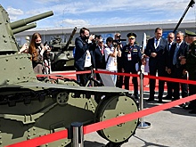 Борисов оценил реликвии танковых заводов Уралвагонзавода на форуме «Армия-2020»