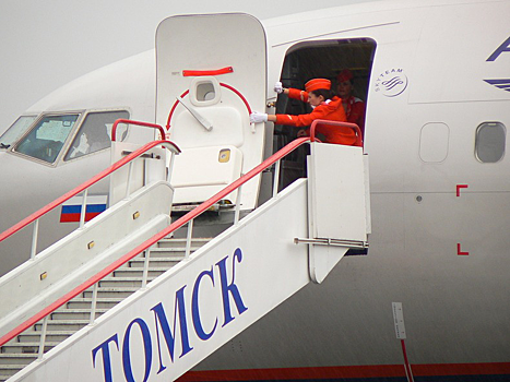 Директору томского аэропорта дан приказ на запад