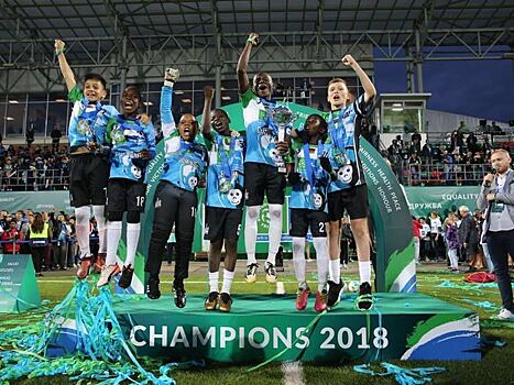 Их подружил футбол