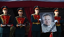 В Волгограде простились с умершим от коронавируса экс-губернатором Максютой
