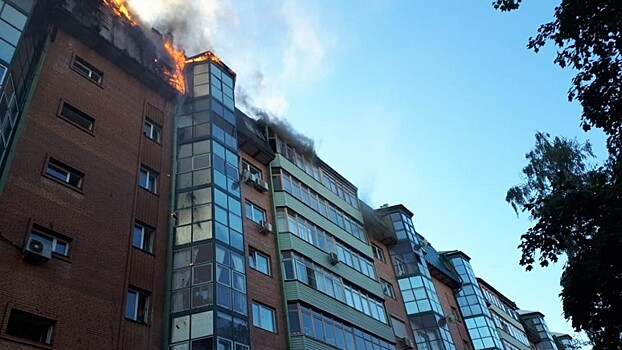 В Королёве горит жилой дом