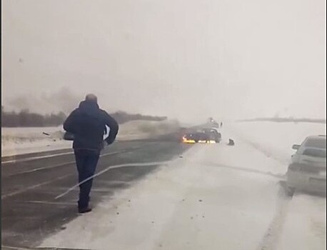 В ДТП с загоревшимся авто в Переволоцком районе пострадали два человека