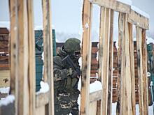 Носилки, печки и бронежилеты: чем тюменские предприятия помогают фронту