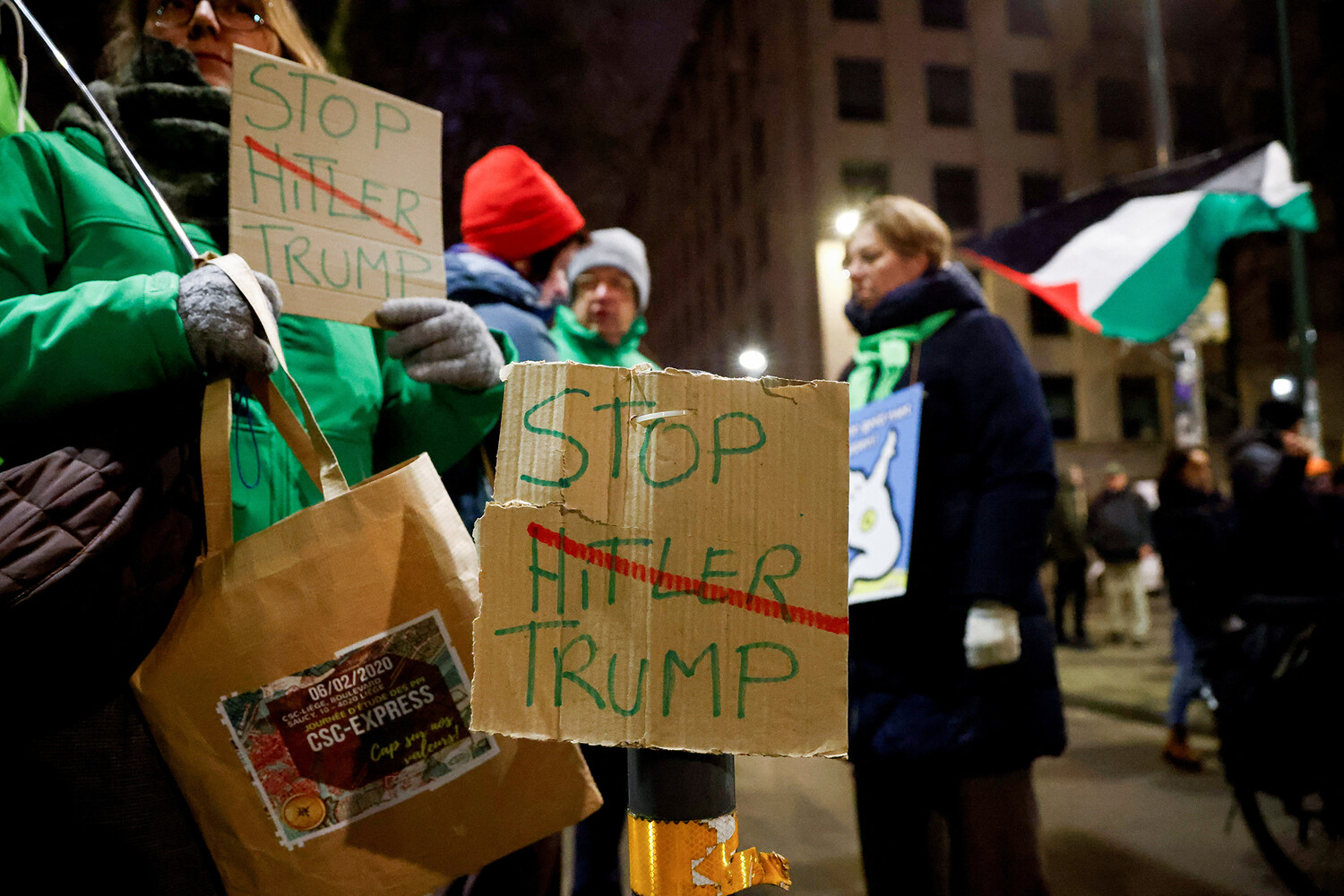 Тысячи человек вышли на протест в Нью-Йорке против политики администрации Трампа