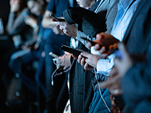 Минцифры отказывается от закупки смартфонов для чиновников на сумму 7 млрд рублей